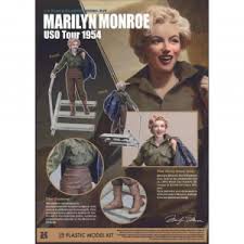 X PLUS  1/8 Marilyn Monroe USO Tour 1954 w/Airplane Stairs Section Base