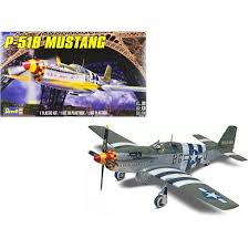 REVELL 1/32 P51B Mustang Fighter