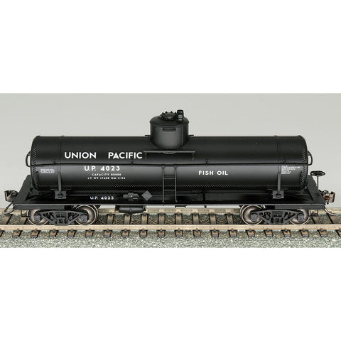 INTERMOUNTAIN HO ACF Type 27 Riveted 8000-Gallon Tank Car - Ready to Run -- Union Pacific (black)